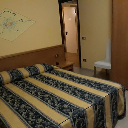 Hotel Casa Rossa Монтекатіні-Терме Екстер'єр фото
