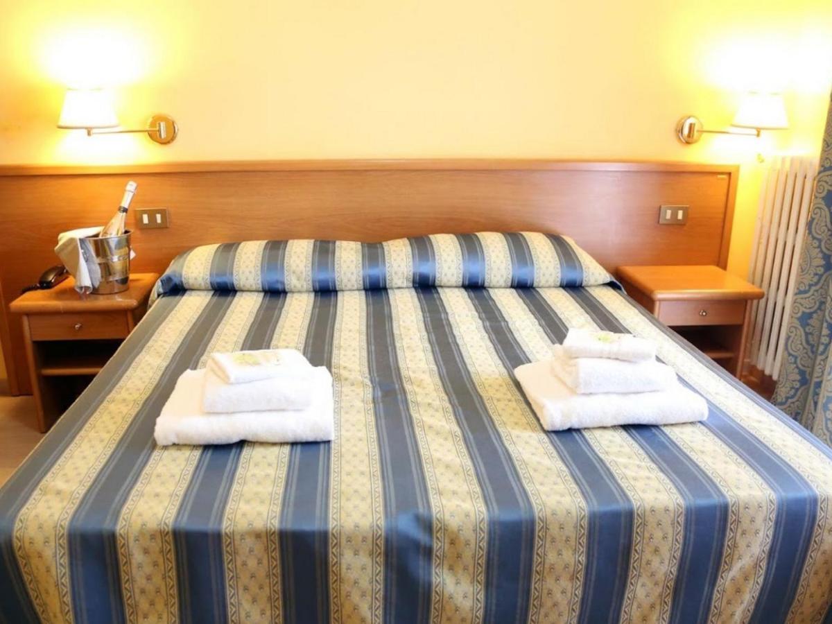 Hotel Casa Rossa Монтекатіні-Терме Екстер'єр фото