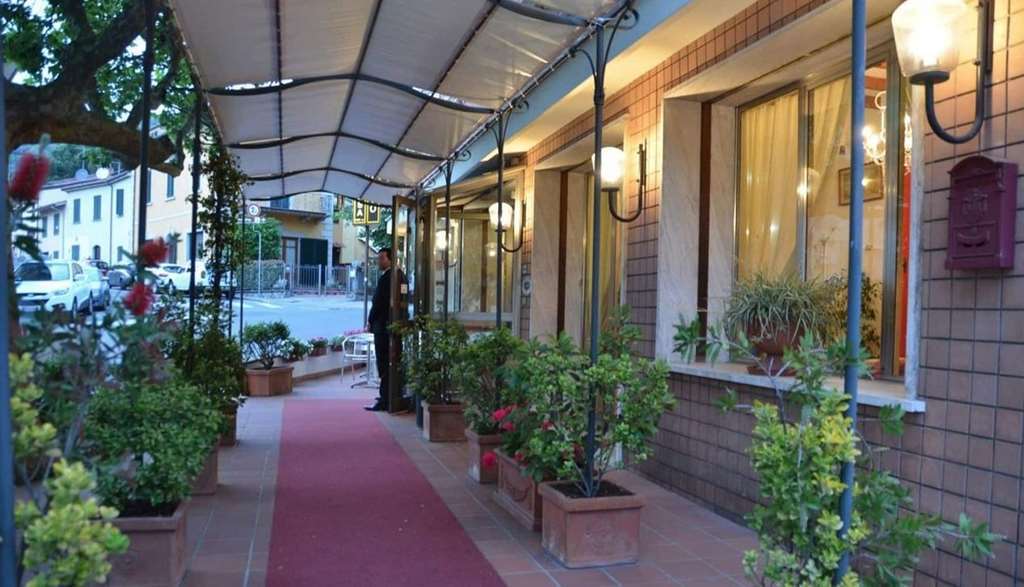 Hotel Casa Rossa Монтекатіні-Терме Екстер'єр фото